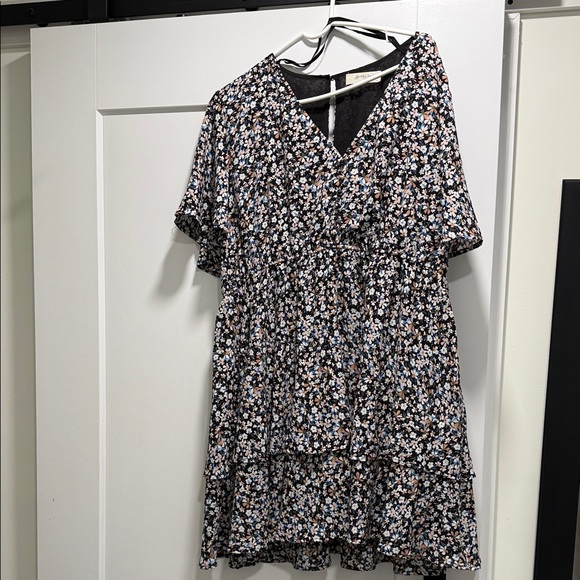 ARULA Dresses & Skirts - ARULA Black Floral Tiered V-Neck Dress